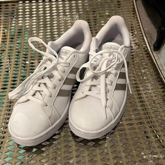 adidas gazelle silver green womens adidas Women's Advantage Shoes